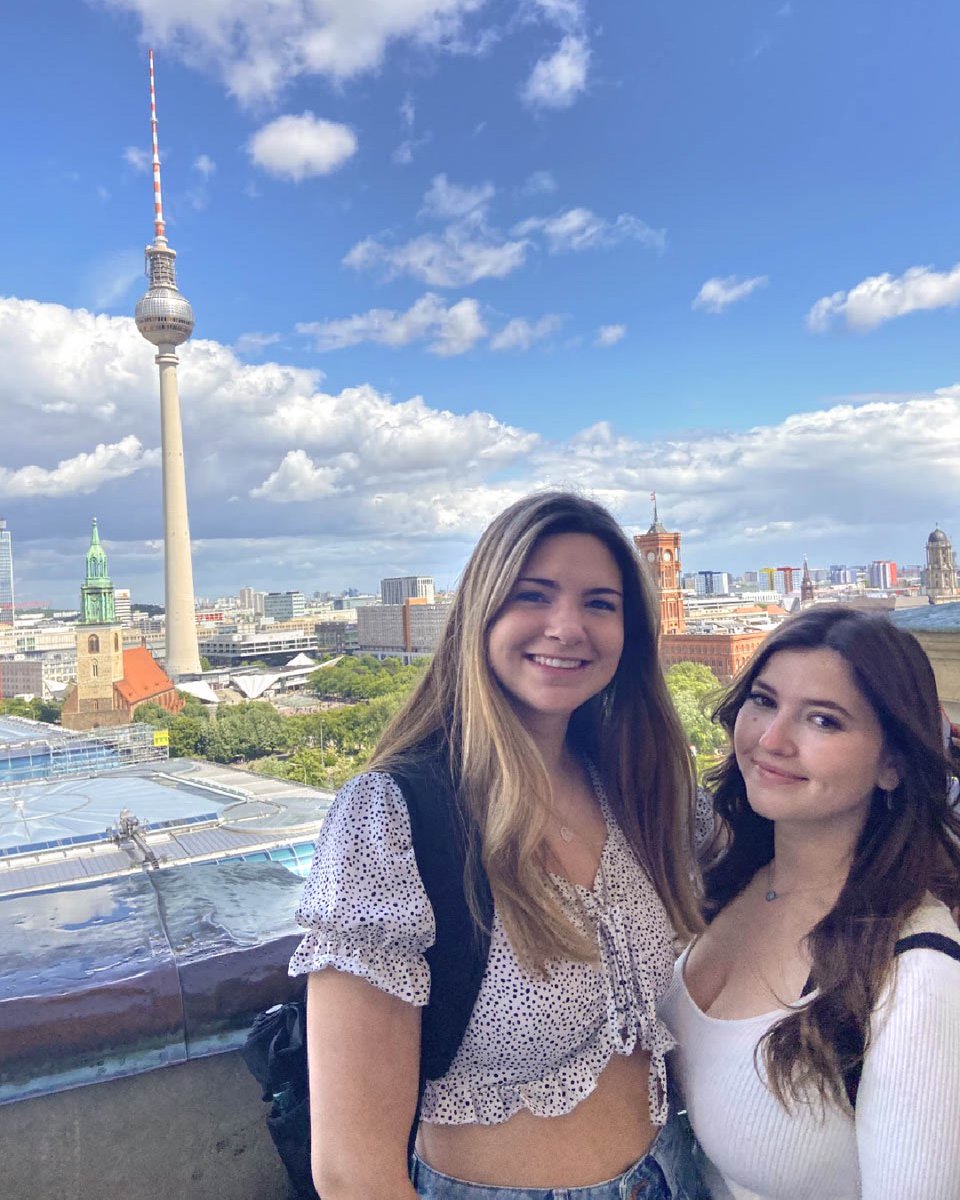 OSUGlobal's tweet photo. #BuckeyesAbroad 🇩🇪   "I realized that if I can go to a country I’m unfamiliar with and learn to navigate it on my own, there isn’t much I can’t do," reflects Elika Mowery on her time with @FisherOSU on the Freshman Global Lab program in Hamburg, Germany. 
https://t.co/EdH6tatdQC https://t.co/pdBoMe7sUo