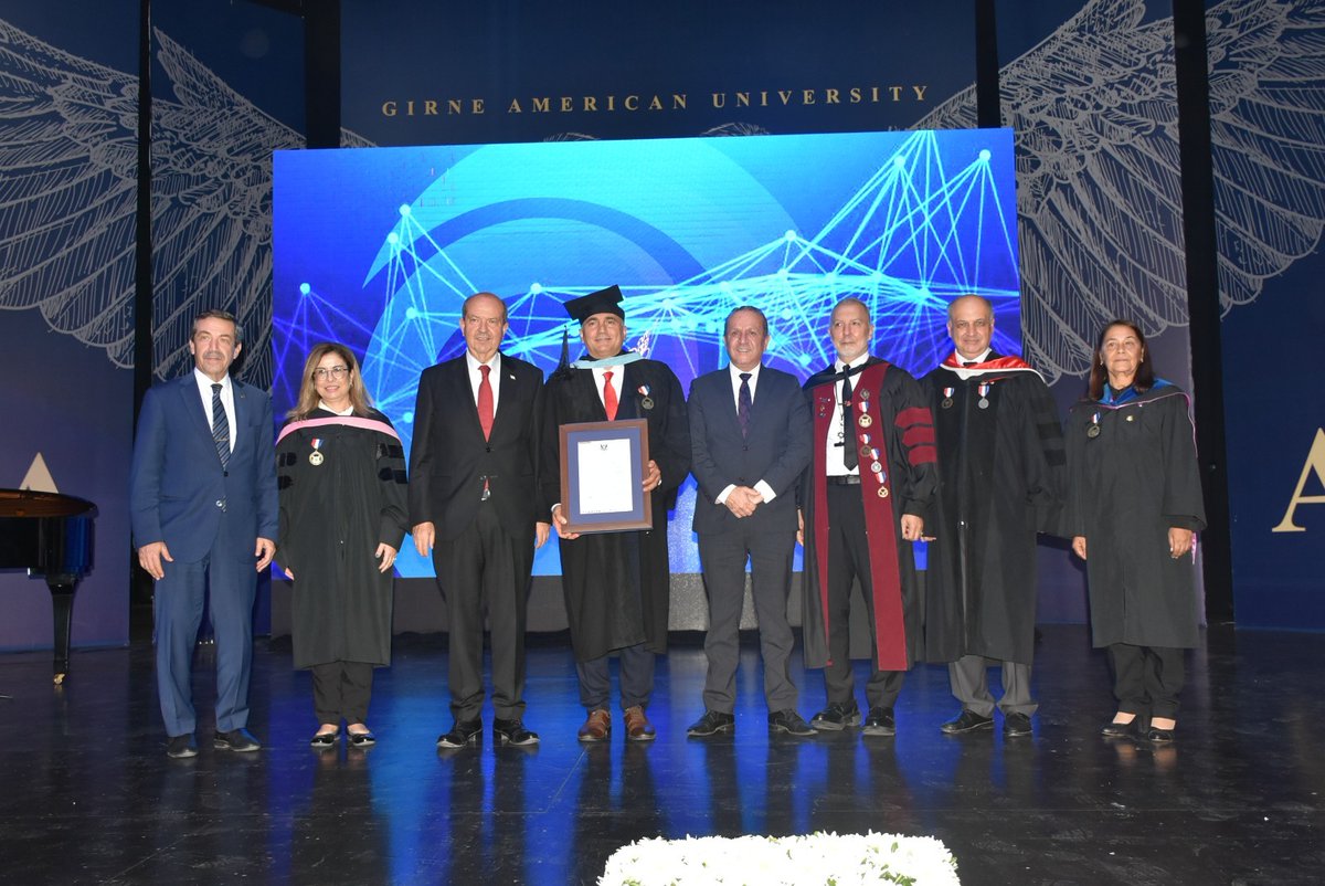 GauMedia's tweet photo. GAÜ, bu yıl akademik yıl açılışını yeni bir tema ve vizyonla gerçekleştirdi. Her yıl farklı bir konu ile topluma bilimsel ve sosyal katkı sağlamakta ve yön veren GAÜ’de bu yıl ‘Küresel Sağlık ve Kültür Ekseninde Bilinçli Farkındalık’ teması seçildi.@akpinar_serhat @HudaHudaverdi https://t.co/H61Unq4KdX