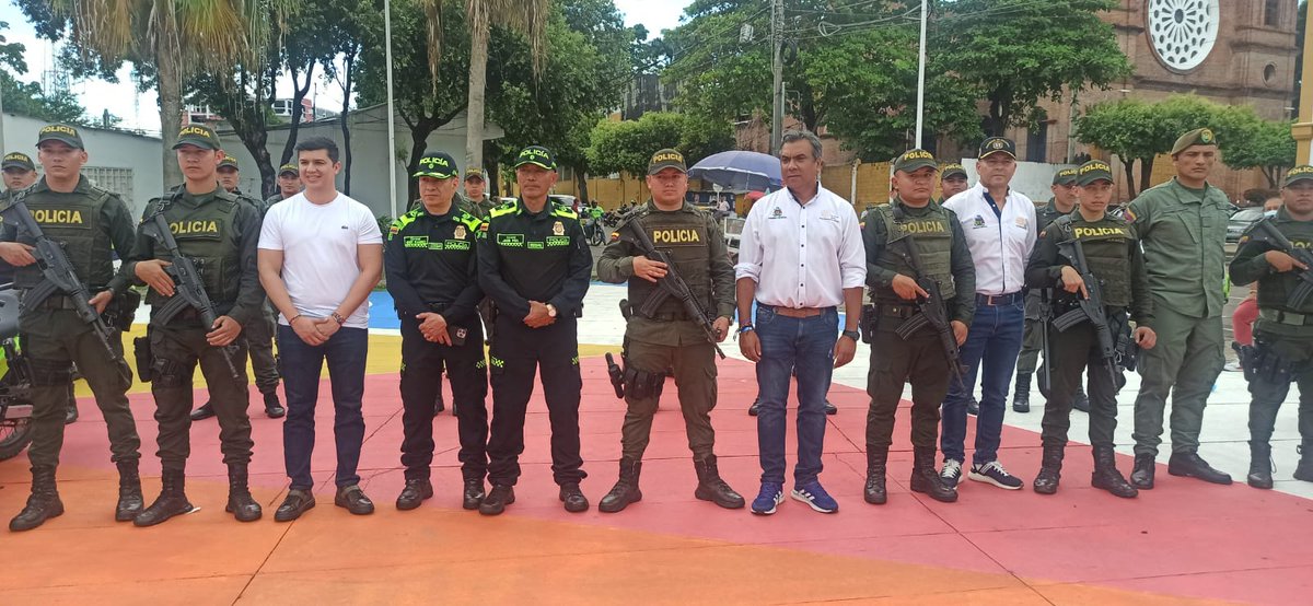 UnidosEnRegion's tweet photo. En #Barrancabermeja, enfocados en la prevención, disuasión y acciones específicas contra el delito unidades de la UNIPOL llegaron @PoliciaDEMAM, con el objetivo mantener la seguridad y convivencia en esta región. #UnidosContraElCrimen #EsUnHonorSerPolicía https://t.co/AR5YwqRCD1