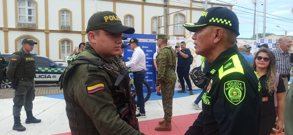 UnidosEnRegion's tweet photo. En #Barrancabermeja, enfocados en la prevención, disuasión y acciones específicas contra el delito unidades de la UNIPOL llegaron @PoliciaDEMAM, con el objetivo mantener la seguridad y convivencia en esta región. #UnidosContraElCrimen #EsUnHonorSerPolicía https://t.co/AR5YwqRCD1