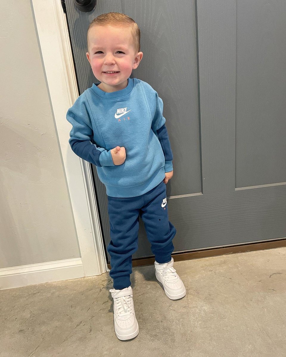 braydenmacenzie's tweet photo. Still waiting on that @Nike deal 💙🤍 https://t.co/8eUegUvgyw
