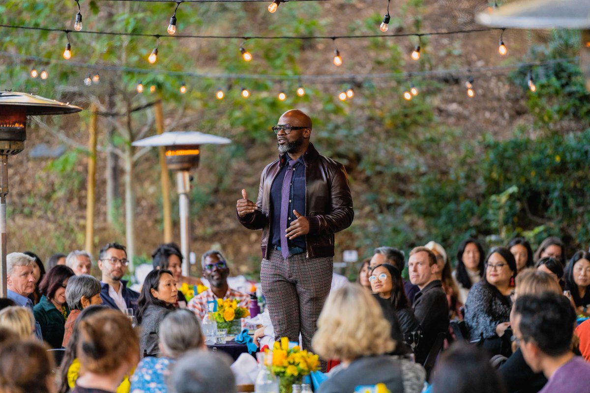 Art is essential, art is consequential, and so much is possible when we come together to dream big. Last week Vice President for the Arts @deborahcullinan convened arts-engaged staff, faculty, and student leaders for a special dinner party on the Frost Amphitheater stage ↓