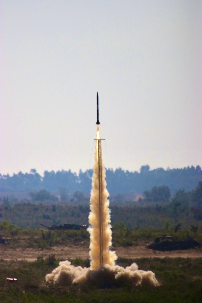 AProgida's tweet image. So worth it…

CTI O3400, 6inch OD, 20kg CFRP Airframe, SRAD Avionics, 3kg 2U radiation physics payload. 

570m/s (M1.7) on the way up, 251 m/s on way down. 

Lawn dart due to recovery bay leak.

Build by students in Edinburgh, Scotland - flown at EuRoC in sunny Portugal.