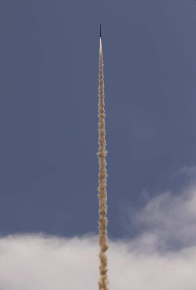 AProgida's tweet image. So worth it…

CTI O3400, 6inch OD, 20kg CFRP Airframe, SRAD Avionics, 3kg 2U radiation physics payload. 

570m/s (M1.7) on the way up, 251 m/s on way down. 

Lawn dart due to recovery bay leak.

Build by students in Edinburgh, Scotland - flown at EuRoC in sunny Portugal.