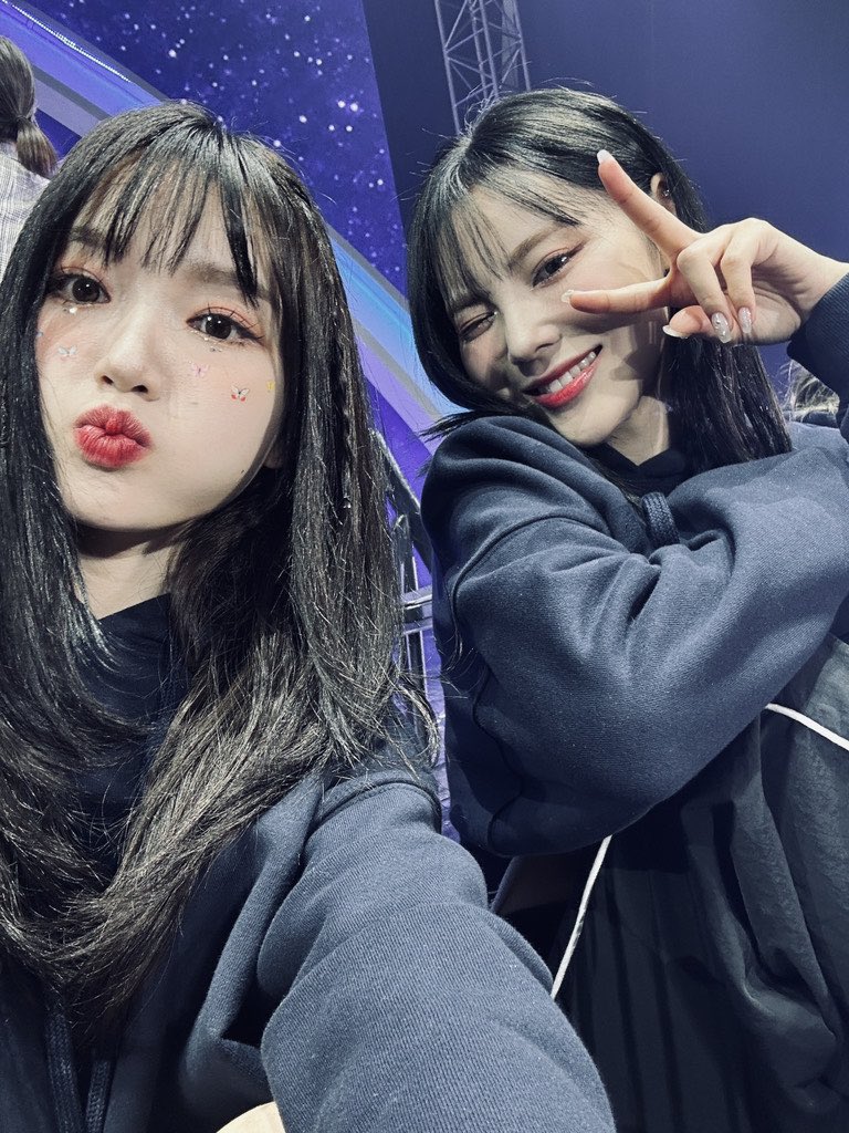 jjag_sg's tweet photo. 너히 콘서트장에서 기만한것도 다 봣다, https://t.co/SuqSIxoUPb