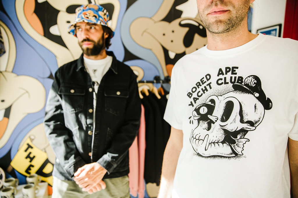 DudesFactory's tweet image. Big news. We can finally reveal our collab with @BoredApeYC. Launching on Oct 26th, this limited range will be available to all holders of a #BoredApe or #MutantApe. We're super proud. If only our dads understood the internet this would be a proud moment for us all.