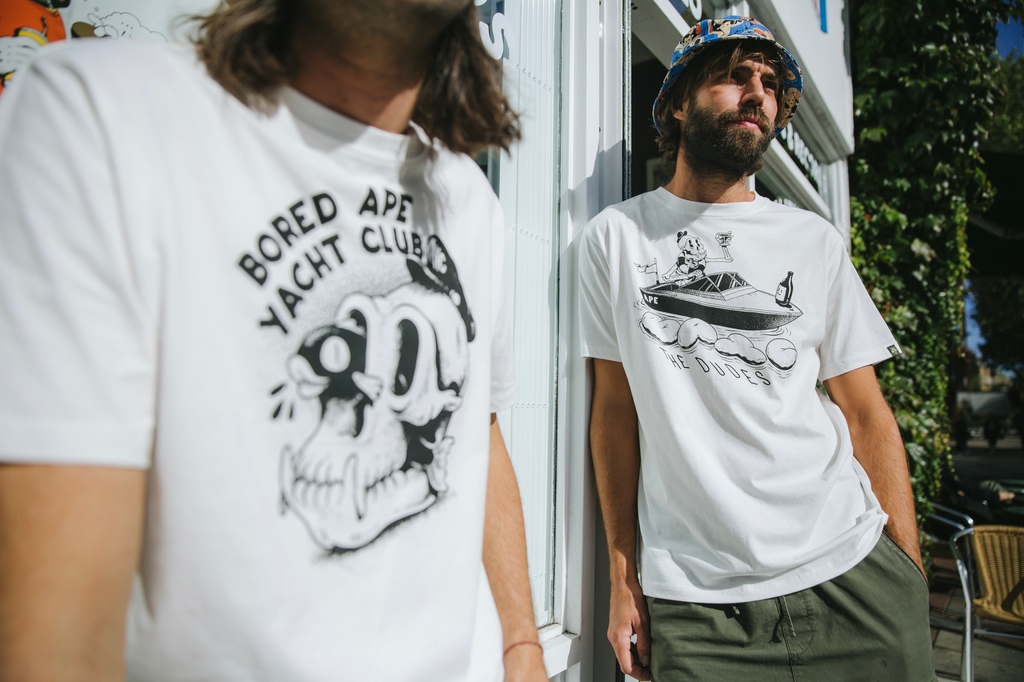 DudesFactory's tweet image. Big news. We can finally reveal our collab with @BoredApeYC. Launching on Oct 26th, this limited range will be available to all holders of a #BoredApe or #MutantApe. We're super proud. If only our dads understood the internet this would be a proud moment for us all.