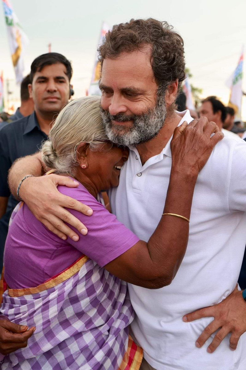 adhi2222's tweet photo. माँ सा प्यार, और आशीर्वाद ❤️

#BharatJodoYatra https://t.co/Nx5fe6ISQJ