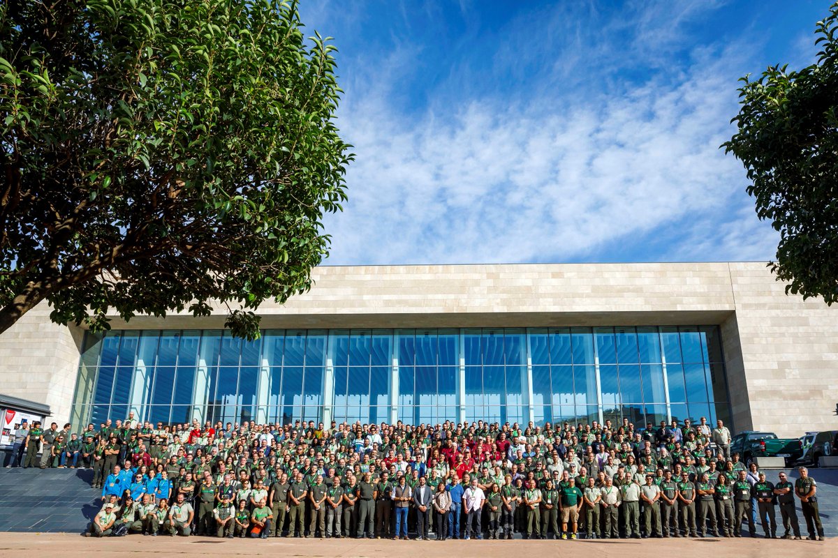 6cafmalarioja22's tweet photo. ¡𝐆𝐑𝐀𝐂𝐈𝐀𝐒! #AgentesConectados. Un placer vuestra participación en las 3 jornadas del #6Cafma22 tan decisivo para la profesión y que se resumen en esta foto.
¡Hasta pronto!
Patrocina @lariojaorg
@Forestales_CCOO
@UGTForestales
@CSIF_forestales @AEAFMA
@SindicatoSTAR https://t.co/7OGDKURYxs