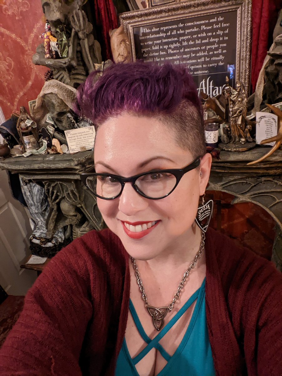 ladyaprillark's tweet photo. Hello, friends! If you're in the Tampa Bay area today, come visit Alchemy &amp; Ashes- and sit with me for a Reading. 
#psychic #advice #Trending #Twitter https://t.co/lwBPk6lPZu