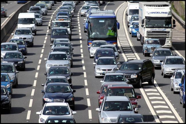 dailyecho's tweet photo. LIVE: 40 minute delays on M27 due to crash near Fareham https://t.co/JilTvR6Bit https://t.co/2Nu7Da22vy