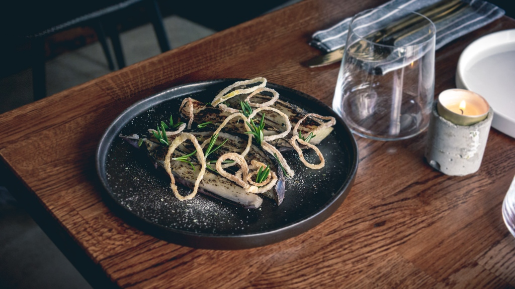 🍆 ⁠
⁠
Confit in oil until softened and then charred. Draped with @london_honey_co honey infused with rosemary. Crispy shallots adorn the top.⁠
⁠
Crispy and soft, sweet and savoury.⁠
⁠
smokeandsalt.com