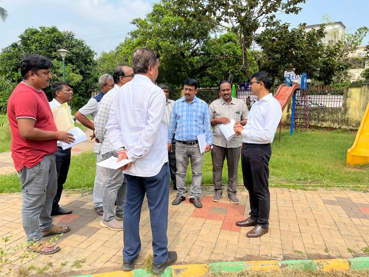 BDA_BBSR's tweet photo. VC BDA today visited various Parks of the city managed by BDA to review the existing condition of elements in the parks, maintenance, execution status for redevelopment.
Biju Patnaik Park, IG Park, KharvelNagar Park, Gopabandhu Nagar Park &amp; Mumtaj Ali Park were visited. https://t.co/brmLvj89Jt