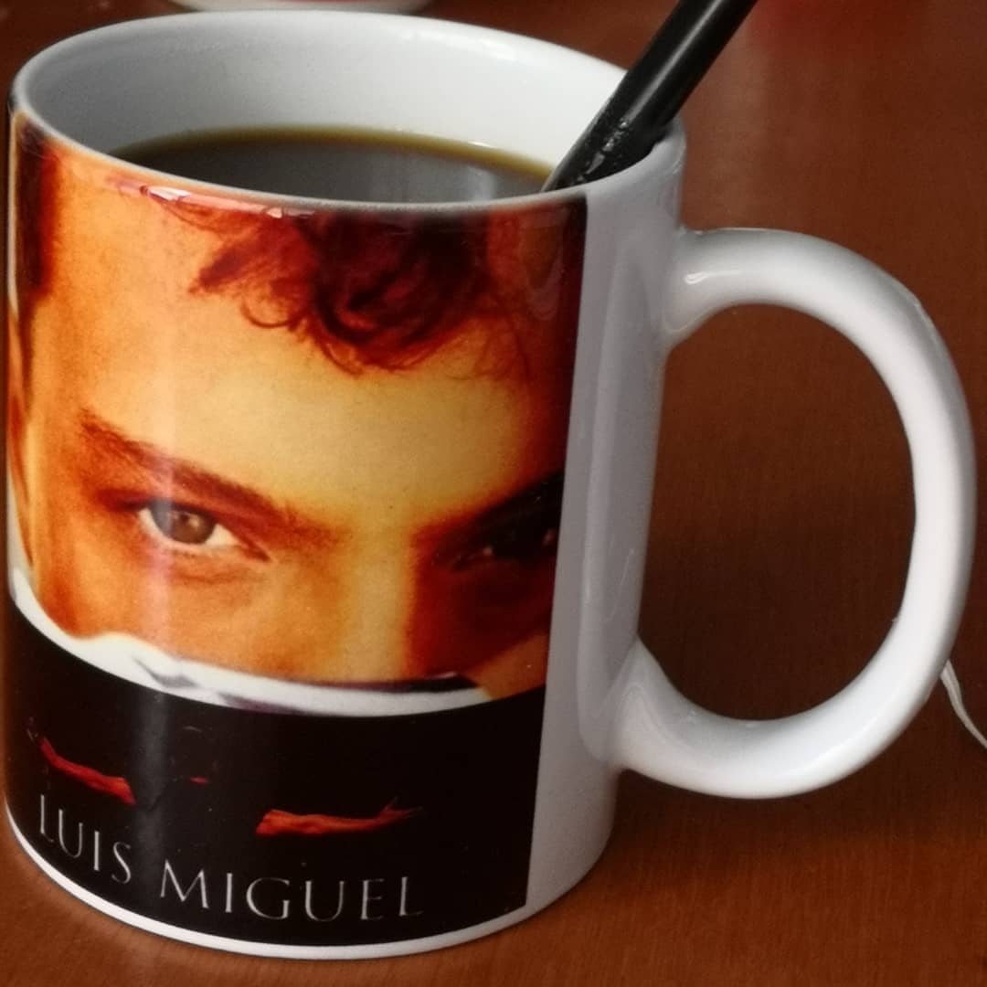 CoureDolce7293's tweet photo. #AdictaaLM y al #Cafecito @LMXLM #LuisMiguel 💓
#miamorplatonico😍  #miesposovirtual😁 https://t.co/ZbF4LpO4fB