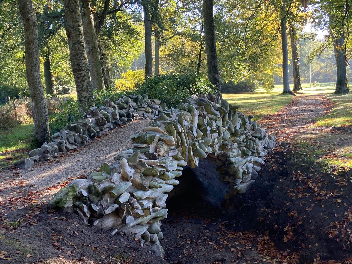 ChristianHermus's tweet photo. De #restauratie van de #rijksmonumentale tuinmuur en rotsbrug op #landgoed #Mattemburgh in #Hoogerheide door @NicodeBont nadert zijn einde. Het is weer een plaatje geworden! De uitvoering is vakkundig begeleid door Restauratiearchitectuur BBM https://t.co/wdLg2iYk2T