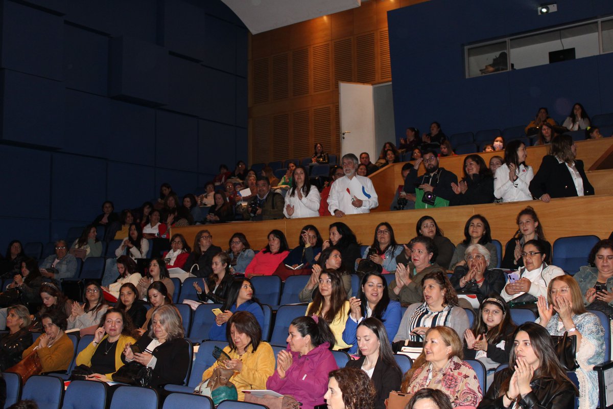 cet_thinkagro's tweet photo. En el 1er encuentro de mujeres empresarias y emprendedoras maulinas organizado por el CDN Talca @SercotecMaule. Nuestra gerente, @PaulaGajardo14 fue distinguida por aporte al empoderamiento femenino En la instancia se relevó su quehacer desde #Thinkagro
Merecido reconocimiento! https://t.co/7FHVvXuPdf