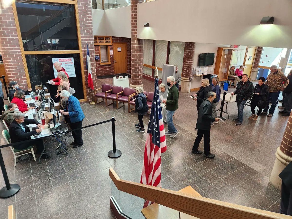 jcauditor's tweet photo. Did you know we also have early voting available in our lobby and at the @uiowaIMU today? Lobby voting is open until 5 and the IMU is open until 3! #jocovotes https://t.co/5wMGxp5yKb