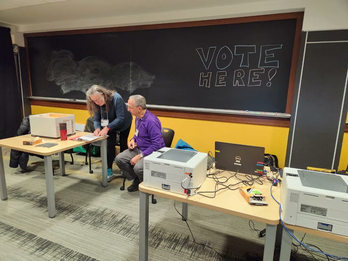 jcauditor's tweet photo. Did you know we also have early voting available in our lobby and at the @uiowaIMU today? Lobby voting is open until 5 and the IMU is open until 3! #jocovotes https://t.co/5wMGxp5yKb