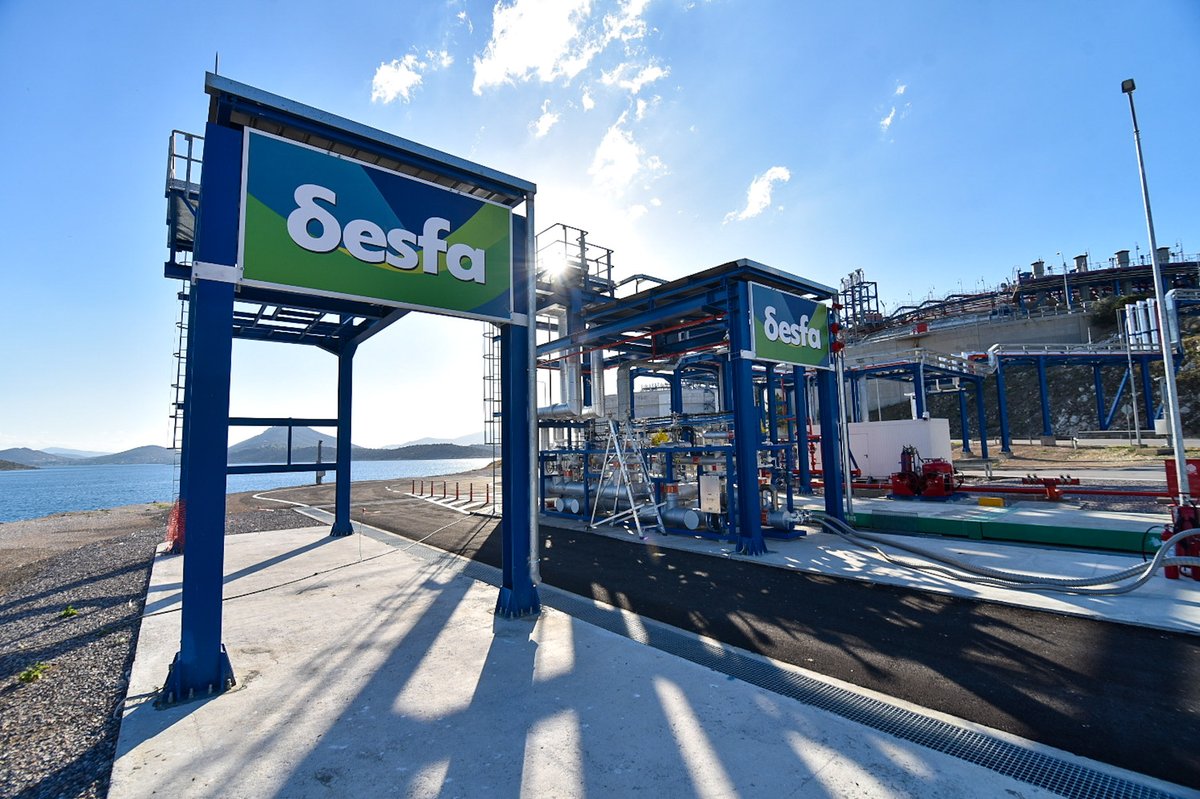 desfa_gr's tweet photo. #DESFA inaugurated the new #LNGTruckLoading Station in #Revithoussa, launching, with the co-financing of Greece and the EU, an integrated &amp; flexible #SmallScaleLNG logistic chain that can bring energy in every corner of GR &amp; in neighboring countries.🇬🇷 https://t.co/eDErlfjEDI