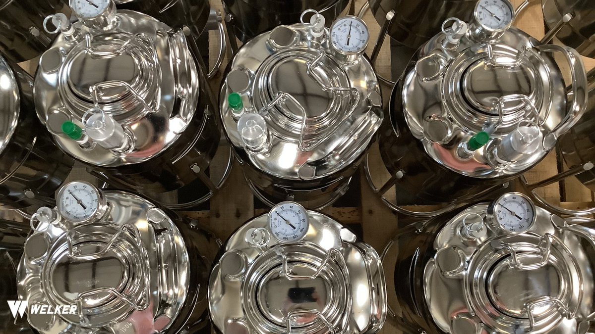 WelkerInc's tweet photo. Rise and ✨ Shine ✨

The ProSlick™ finish of these TCC Optimum™ Transportable #CrudeOil Containers dazzles the eyes &amp; optimizes sample quality. 

These 56 units went to #WelkerPartner @ProconSystems.

Learn more https://t.co/XCXHDl3xjb

#Welker #WhatsShippingWednesday🚛 https://t.co/rz1Sac1DVs