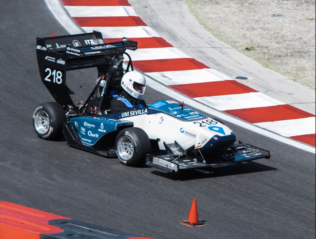unisevilla's tweet photo. 🏎️ La US recibe a los miembros de @arusteam, el equipo universitario que acaba de obtener excelentes resultados en #FormulaStudent.

➡️ https://t.co/x9NulfHGjd
🛣️ Ha conseguido un tercer puesto en la clasificación general de 26 universidades.
👏🏽 ¡Felicidades! https://t.co/Kxlw7Q5GlG