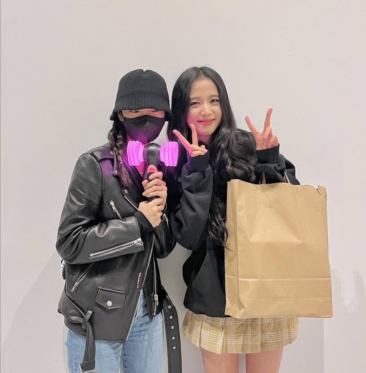 Czpo4's tweet photo. ขนาดภาพ edit ชป ยังหลับหูหลับตาบอกเป็นภาพจริงเลย เฟคนิวส์มั่วกันไปหมด โยงทุกเรื่อง  

edit ภาพเยอะจนไม่รู้อันไหนภาพจริงภาพปลอม  #jisoo https://t.co/MuNZyQH5fd