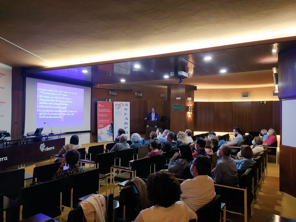 Asearpo's tweet photo. Seguimos ahora con el Dr.Jesús Juan Ibáñez Ruan que nos habla de cómo la fisiopatología que puede afectar la salud mental de los pacientes de AIJ
Ansiedad, depresión,fobias, trastornos del comportamiento...Estas afecciones dependen del momento del diagnóstico
#PacienteInformado https://t.co/SwWbYGZkc0