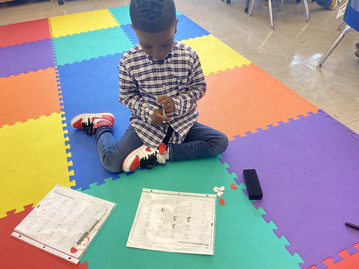 ISDmathcoaches's tweet photo. Check out Mrs. Irby’s Kindergarten students having fun engaging in math work-place games!! @Interboro_SD @MLCmath https://t.co/wTYD6ugUQA