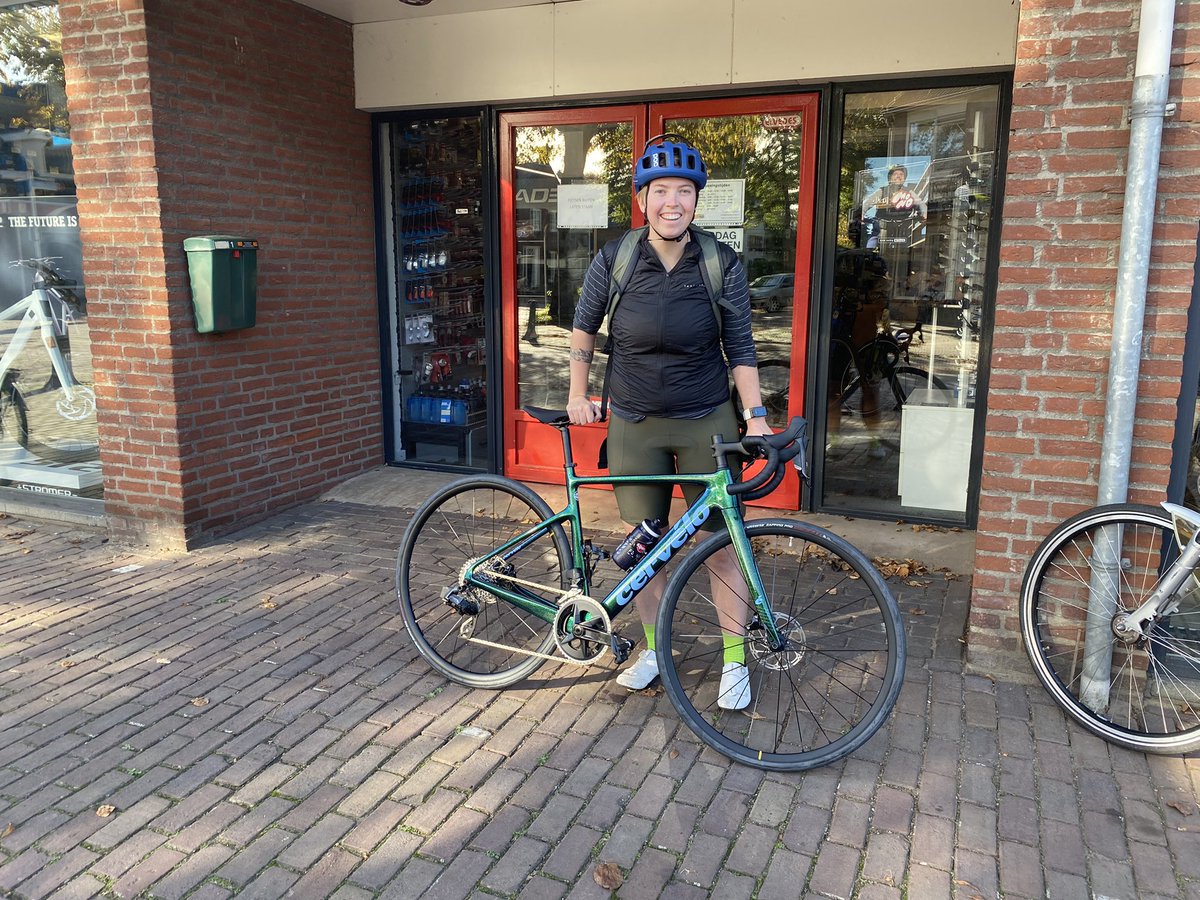 Kae_Whiting's tweet photo. Welcomed a new member to the family today… an absolute beauty of a Cervelo Caledonia 😍 It feels weird retiring the bike I’ve ridden since I was 15 (and that had been in the family for almost 20 years), but it was definitely time for an upgrade https://t.co/vv1kXlEXzj