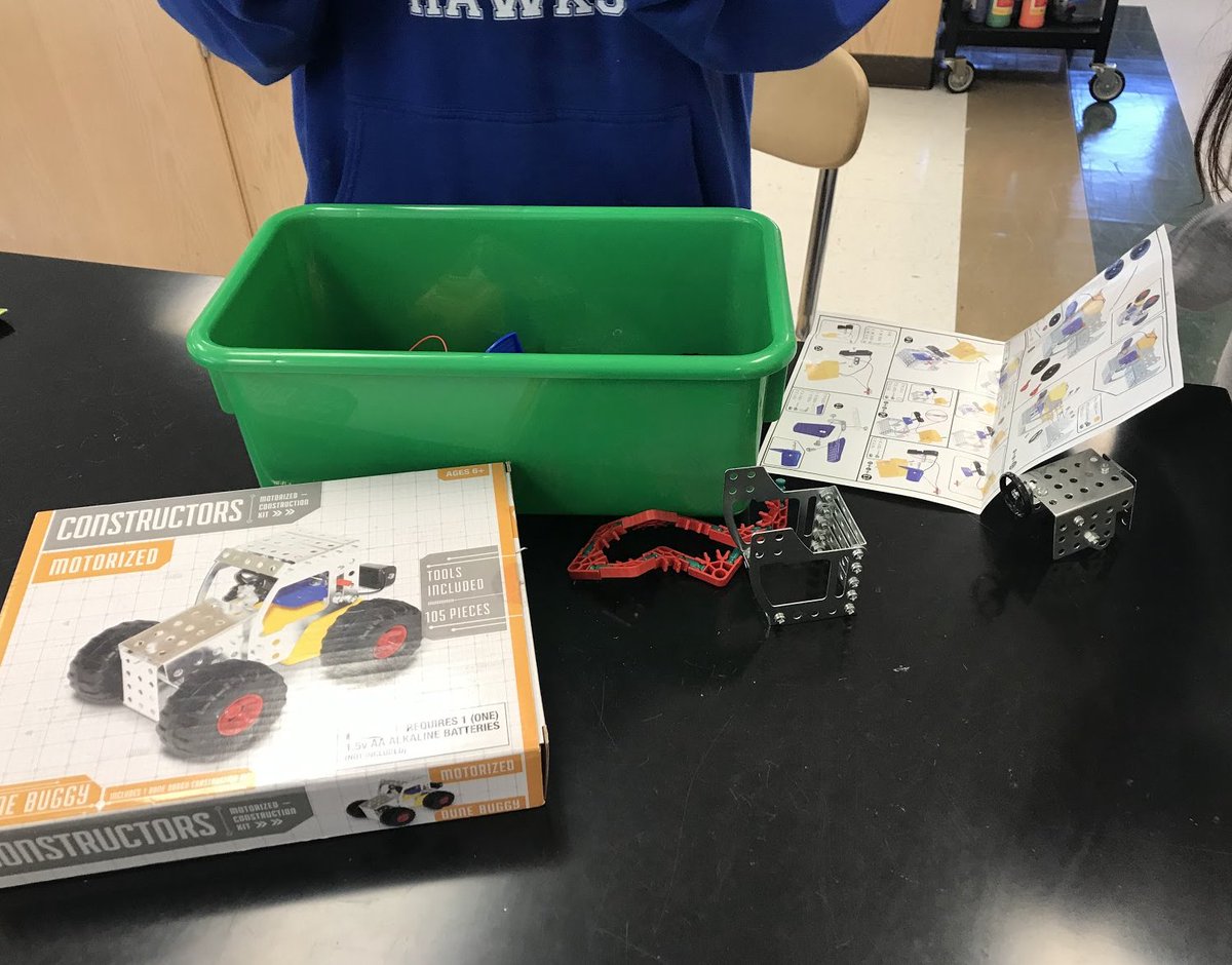 2hawks214's tweet photo. 5th graders @HInclusion @bostonschools had a little free time after their lesson to work on favorite things...Solar @KNEX, the light table, designing an @Apple store, and a dune buggy! #bpsstem #bostem #massstemweek @bpsSTEMdept
. https://t.co/toMdP7xfpW