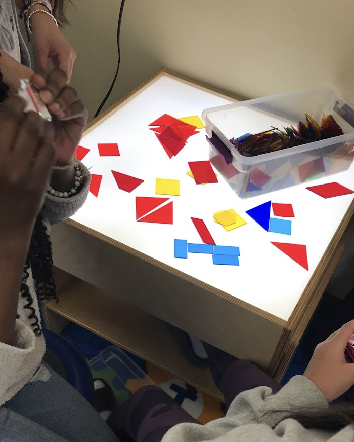 2hawks214's tweet photo. 5th graders @HInclusion @bostonschools had a little free time after their lesson to work on favorite things...Solar @KNEX, the light table, designing an @Apple store, and a dune buggy! #bpsstem #bostem #massstemweek @bpsSTEMdept
. https://t.co/toMdP7xfpW