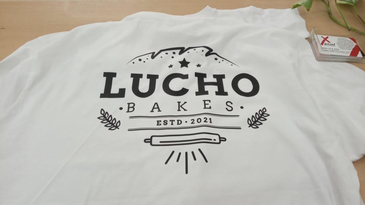 Eva_Karmatrix's tweet photo. Mirad qué cositas personalizadas más chulas les he impreso a mis queridos amigos, Luna y Lucho, para sus respectivas marcas :) #ViniloTextil #ImprentaDigital #ImpresionTextil #Personalizacion #CamisetaPersonalizada #Custom https://t.co/KjzldRjfZr