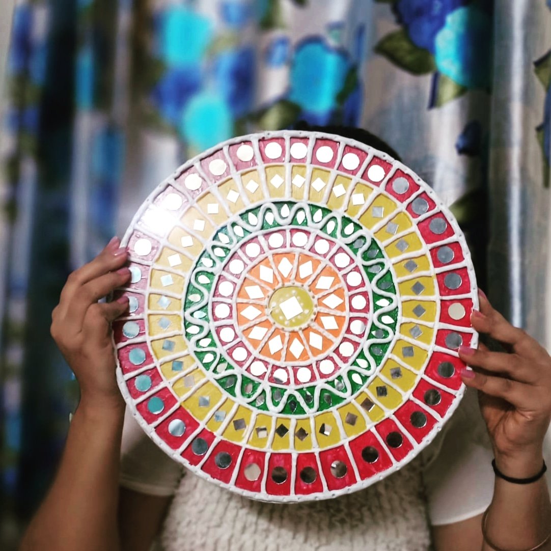 charu20chauhan's tweet photo. 19th October,2022
#art #artist #lippan #Mirror #mirrorwork #mudwork #zentangle #mandala #likeit https://t.co/hI8uuaHJiE