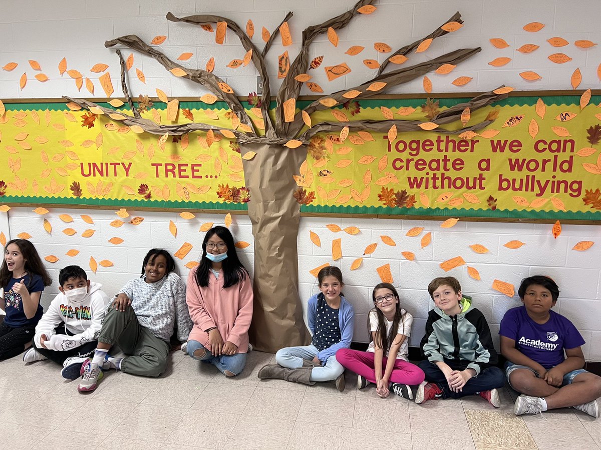 kjrussell01's tweet photo. Goldsmith students are working hard to end bullying! 🧡🧡🧡 @Principal061 @BullyingJcps @GoldsmithNews #UnityDay2022 #JCPSBullyingPrevention #JCPSBullyBlockers https://t.co/vIctMVf6W8
