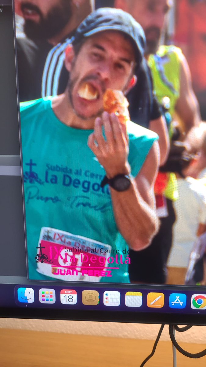 alcuvi's tweet photo. Vas a un trail épico y en la única foto que apareces, te pillan dándolo todo 🤣 https://t.co/QKZmHKRcHX