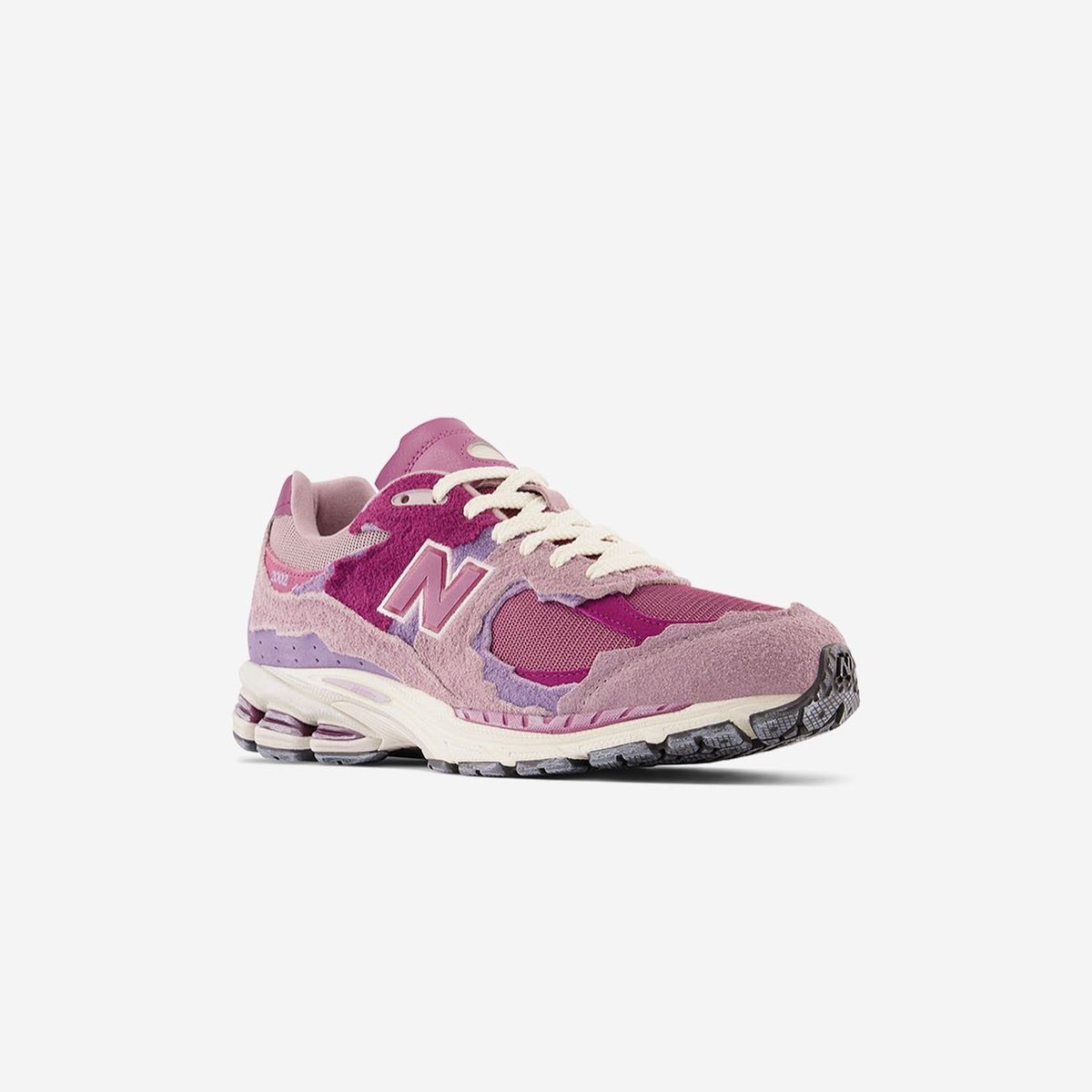 newbalancemena's tweet photo. The 2002R Protection Pack Re-released in two colorways. Coming October 20th at The Avenues. 

First come, first served. https://t.co/rVmbcQHeKb