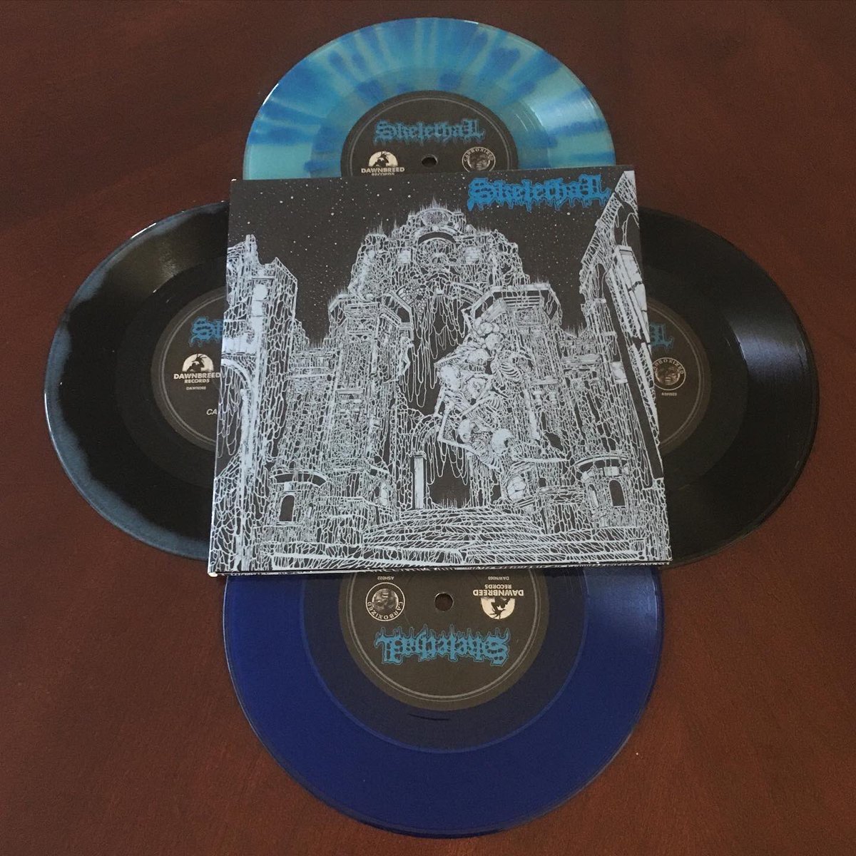Carbon_Forms's tweet photo. Skelethal / Outre-Tombe Split 7” have arrived and will be shipping this week All records housed in a Foil-Stamped Gatefold Jacket with Double-Sided Insert, Stickers, and Download Card Included. Available in Europe through Dawnbreed! #skelethal, #outretombe
https://t.co/5FTbvBd2Ic https://t.co/GPPeahbrhn