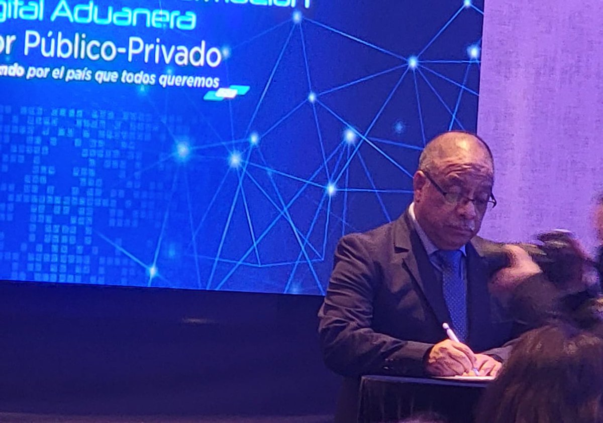 InfoCatransca's tweet photo. #CATRANSCA junto con entidades del sector privado firma el Convenio de Entendimiento Publico Privado con @SATGT en temas Aduaneros, con el cual se buscan acciones conjuntas público-privadas en beneficio de la facilitación del comercio. https://t.co/t0FfJZq8Ze