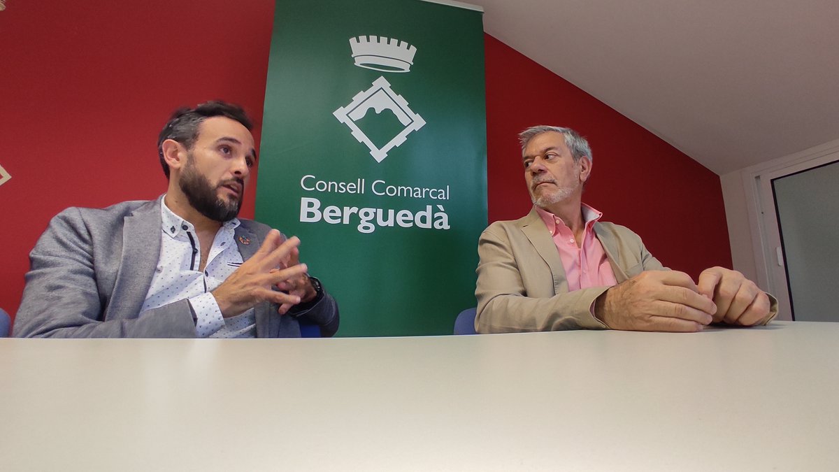 ccbergueda's tweet photo. 👋 El @ccbergueda col.labora amb la @FundacioImpulsa que becarà prop de 30 joves de 7 centres de la comarca.  👉https://t.co/KX7geisKmf

🙌 Avui, representants de les dues parts s'han reunit per buscar noves línies de cooperació per lluitar contra l’abandonament escolar prematur. https://t.co/0scz7DajLy