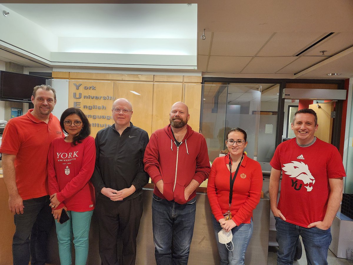 Donning York colours and showing off our #YUSpirit today! Join us in celebrating the pride and achievements of our students, faculty, and staff.
_
#YUELI #YorkUSCS
