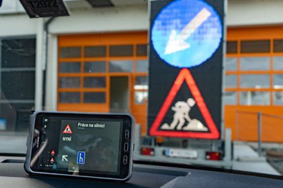 cits_deployment's tweet photo. C-ROADS X-Test ongoing in Austria at @ASFINAG 🛣🚗📡

🇦🇹 Austria sending out the #RoadworksWarning 🚧 and #EmergencyVehicle 🚒 C-ITS use case via ITS-G5 / WLANp
🇨🇿 Czech Republic receives and successfully displays both messages in the vehicle, thus validating both use cases 💪✅ https://t.co/Ptp4P1PPQi
