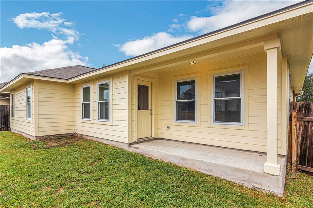 Realtor_512's tweet photo. Completely remodeled home for sale in Elgin Texas must see beautiful 28 minutes from downtown Austin. https://t.co/hebDmvvuUJ https://t.co/paqmsx5apI