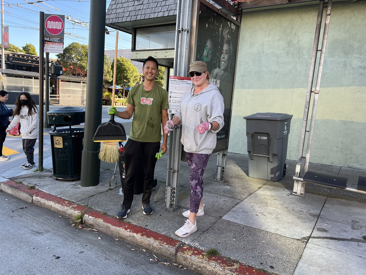 The 44 bus stop got trashed overnight. Went out to clean it and met a ‘new’ neighbor Debbie (she’s lived here for 30 yrs) who lent a hand.

People talk trash about SF, we pick it up.

#walkthewalk #keepsfclean