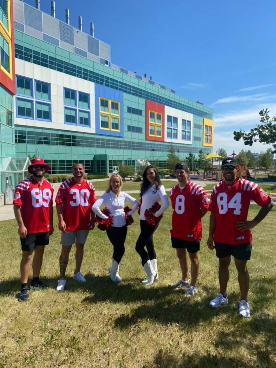 calstampeders's tweet photo. “Having the opportunity to give back and make even the littlest difference gives me a lot of joy."

👏 Congrats @ColtonHunchak, for being named the 2022 Herm Harrison Award Recipient!

🗞️: https://t.co/GelfZsV5JN https://t.co/S5WCZcDR4X