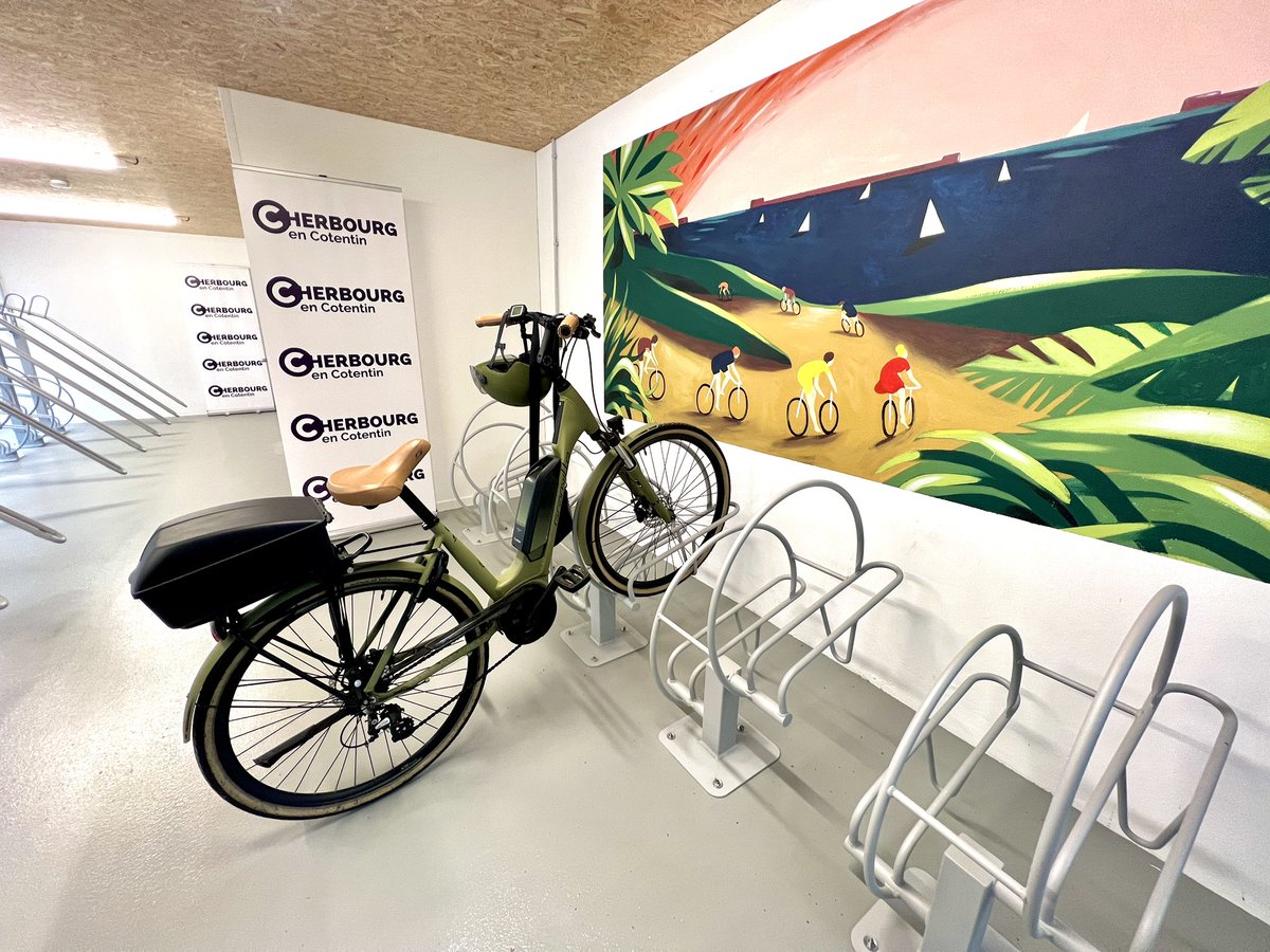 ArriveBenoit's tweet photo. #Inauguration | Accessible 7j/7, 24h/24, le local à #vélo rue des Fossés permet le stationnement de 4️⃣2️⃣ vélos 🚲
✅ Un bon coup de pouce en faveur des #mobilités pour les personnes qui ont des difficultés à garer leur vélo à domicile. https://t.co/pvh7iWP1jT
