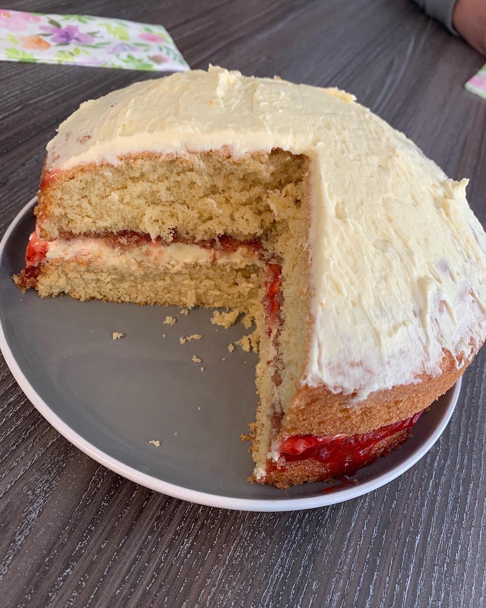 fullcolourcoac1's tweet photo. We delivered group coaching sessions at The Gordon Schools, teaching key wellbeing strategies and doing what we can to make a difference to young people! Improving wellbeing can be fun, and sometimes includes cake made by great students! 🤩☺️Thanks @VattenfallUK for backing us! https://t.co/RJCpnI13w2