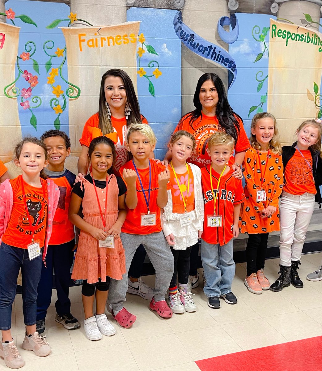 NISDHoffmann's tweet photo. @NISD-@NISDHoffmann Counselors, Staff and Students are United in kindness, acceptance, and inclusion. #northsideignited 🧡 https://t.co/cMSqxyTdmu