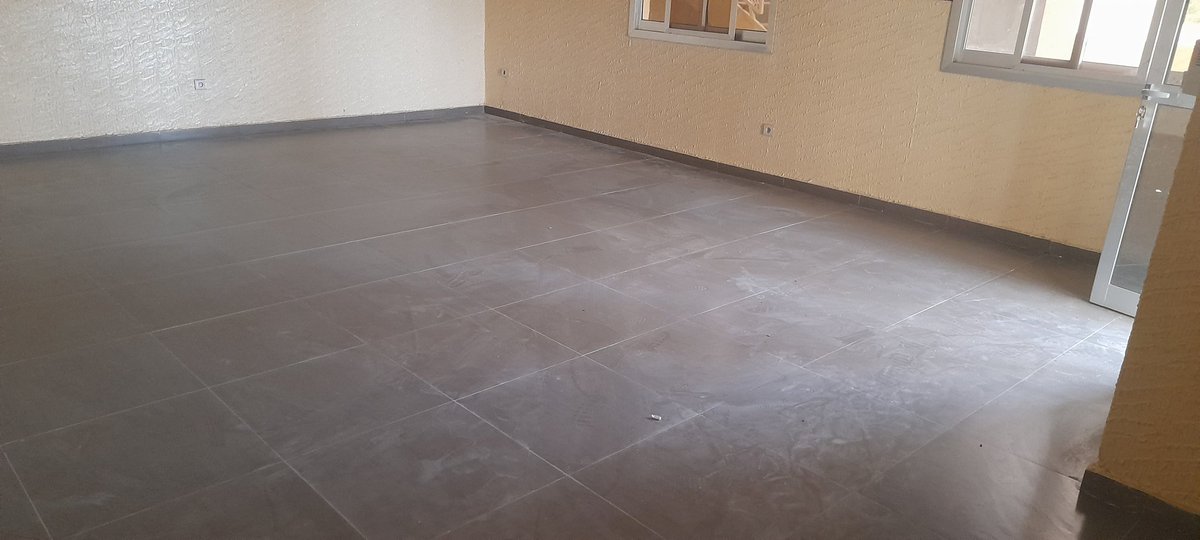 Poulaecommerce's tweet photo. ABENA N'DJAMENA 
Appartement  à  Louer 
Prix :180 000F par mois
Côté École les petits génies 
3 Chambres 
1 Salon 
2 Douches internes 
1 Cuisine 
1 Balcon 
Tél:+23566938240
WhatsApp :+23593469905
#poulaecommerce 
https://t.co/UretbDwKsU https://t.co/MWvoKtL8Me