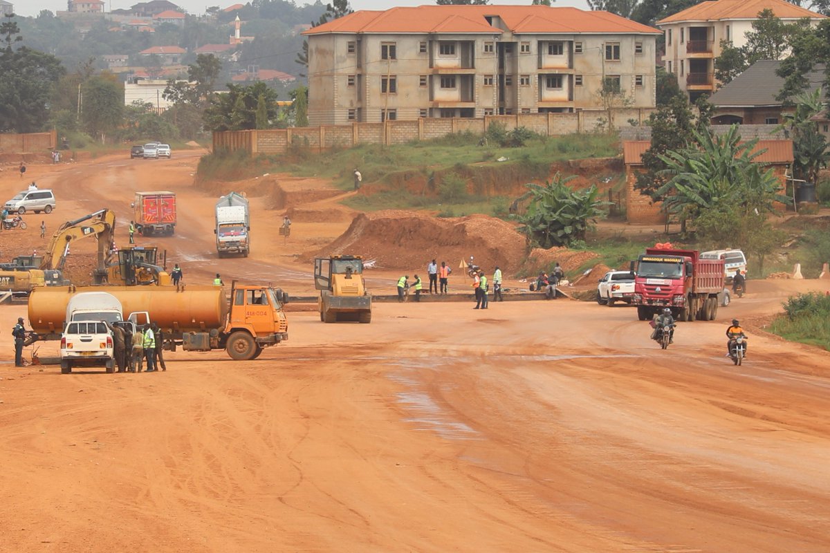 Road infrastructure has the capacity to link producers🧑🏻‍🌾to markets, labour force👩🏻‍🍳to work, students to schools🏫, the sick to hospitals🏩and security👮🏻to the enemy! Currently, 23 road projects covering a distance of 1,514.10Km are under construction. #ConnectUg #UNRAworks