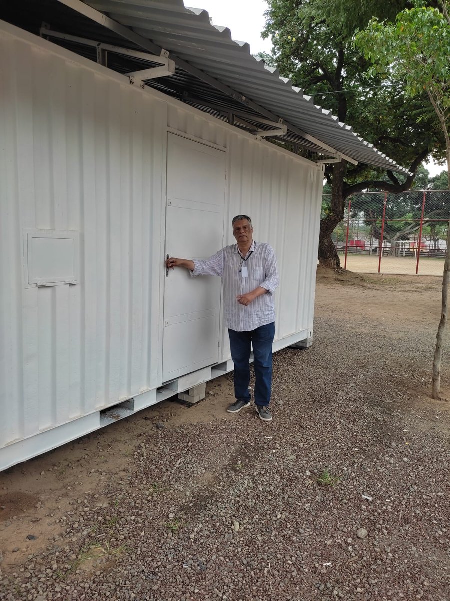 ViniciusCord23's tweet photo. Estive em Bangu vistoriando a fase final de implantação do Posto da @smpdario. Enquanto isso, bombando atendimento em Campo Grande e Bonsucesso. Programa para a população mais carente da cidade e pros animais. #viniciusnaopara #smpda #prefeituradorio https://t.co/9OsXn5MsqH